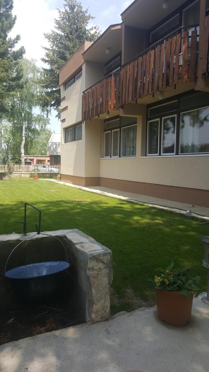 Berény Panzió Acomodação com café da manhã Balatonberény Exterior foto